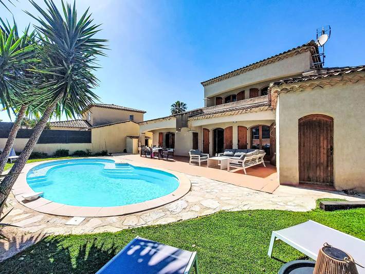 Villa pour 8 personnes, avec piscine et terrasse à Saint-Cyr-sur-Mer - 2