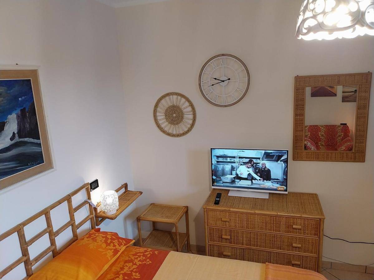 Large Double Room in Conversano, Provincia di Bari