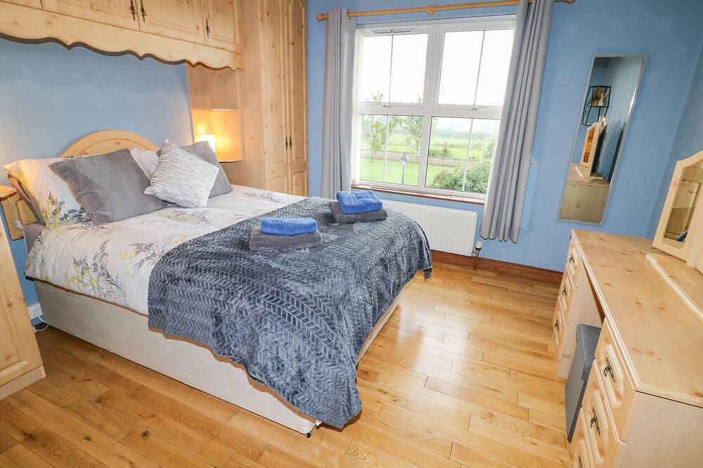 Braeside Farm House, pet friendly, with hot tub in Cloughmills in County Antrim
