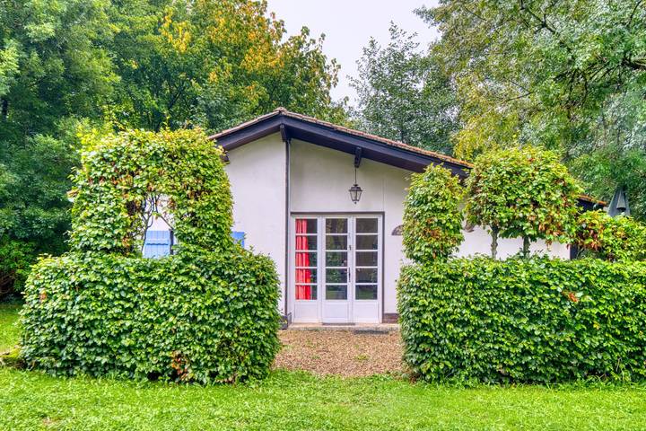 Location de vacances pour 5 personnes, avec jardin, animaux acceptés à Varaignes