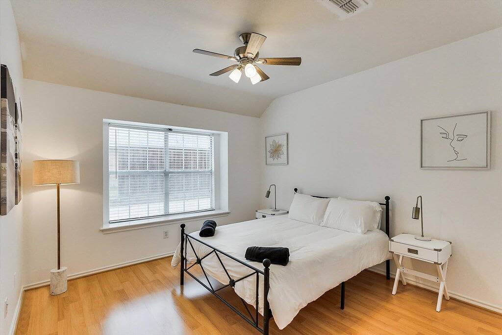 Impressive 5Br/3.5B Home with Pool, Game Room & Cinema Room in Irving, Dallas County