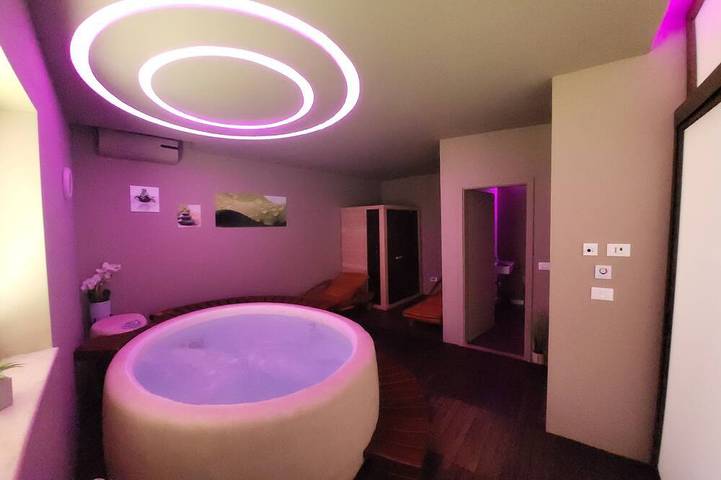Ferienhaus für 8 Personen, mit Whirlpool und Garten sowie Sauna in Burići