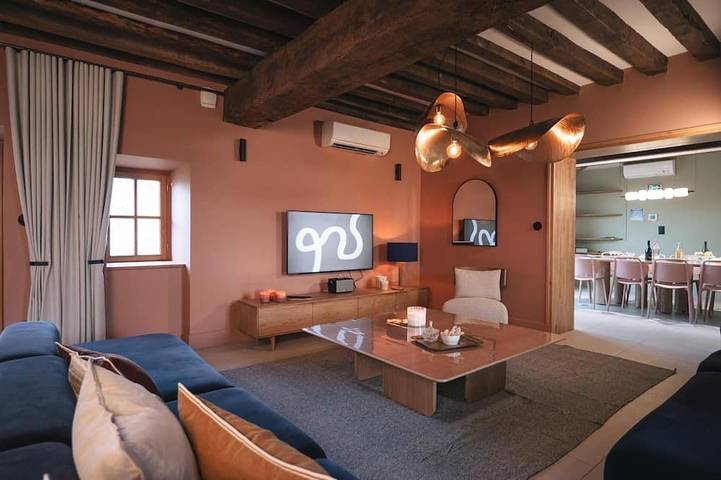 Gîte pour 12 personnes, avec jardin à Contigny