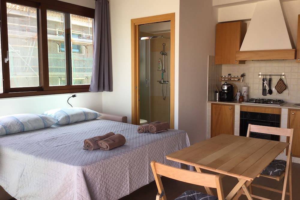 Entire apartment, Attic, stylishly furnished, large terrace and sea view, 5 min. to the beach. in Pozzallo, Ragusa Province