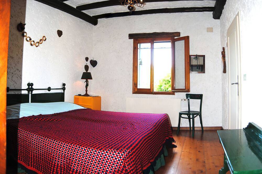 Pink House Villa, close Venice, Prosecco hills and Dolomites, Cortina in San Pietro di Feletto, Treviso Province