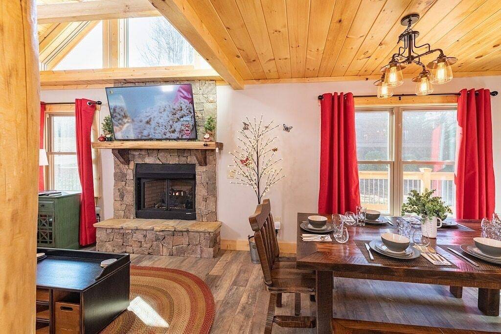 Neugebaute Hütte im Tal ganzjährig zugänglich, The Barn Owl in Blue Ridge Parkway, Maggie Valley