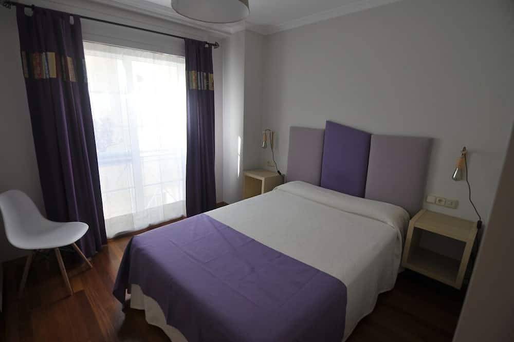 Appartamento intero, Resto di Sar. Appartamento spazioso, soleggiato e tranquillo. in Santiago di Compostela, Provincia della Coruña