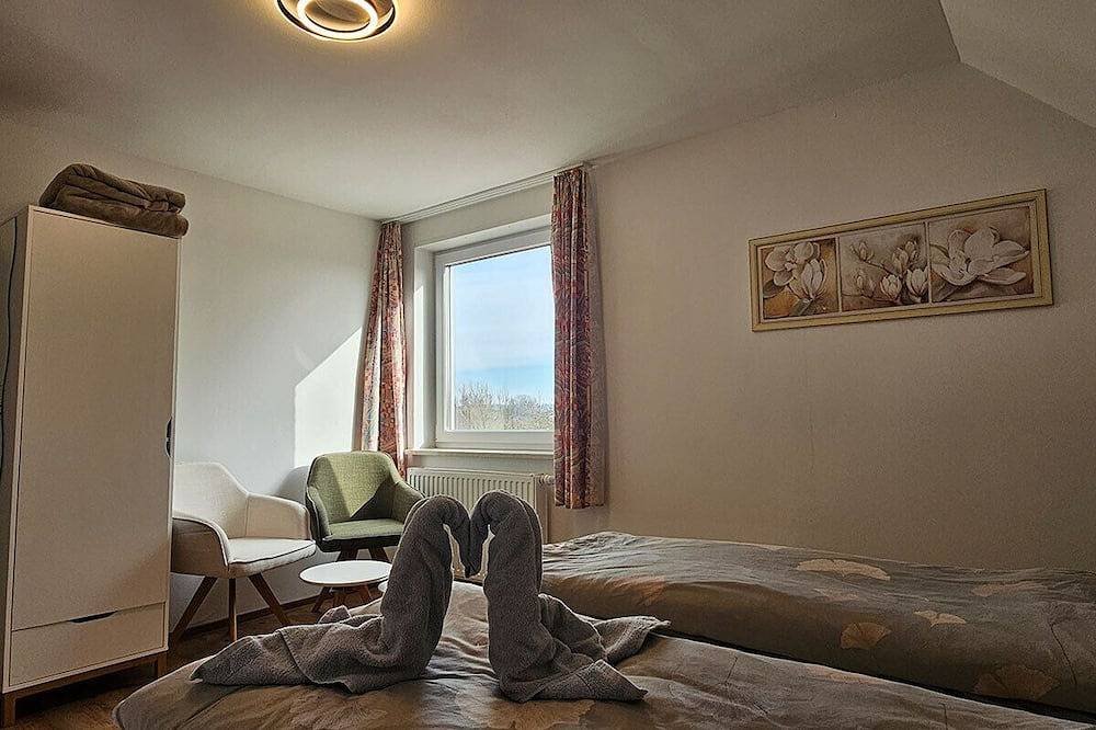 Ganze Wohnung, Gemütliche Ferienwohnung (83 qm) mit drei Schlafzimmern und Terrasse in Sinzing, Ostbayern