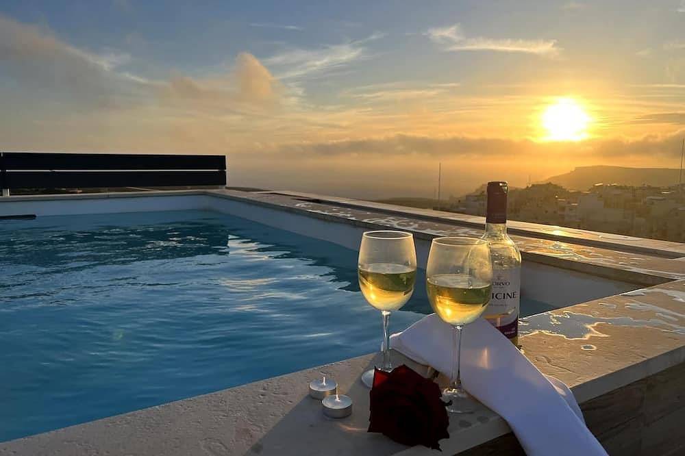 Ganze Wohnung, Take it easy and soak up the good life at this unique luxury penthouse, where sweeping sea views and your own rooftop pool make every moment feel unforgettable. in il-Mellieha, Mellieha