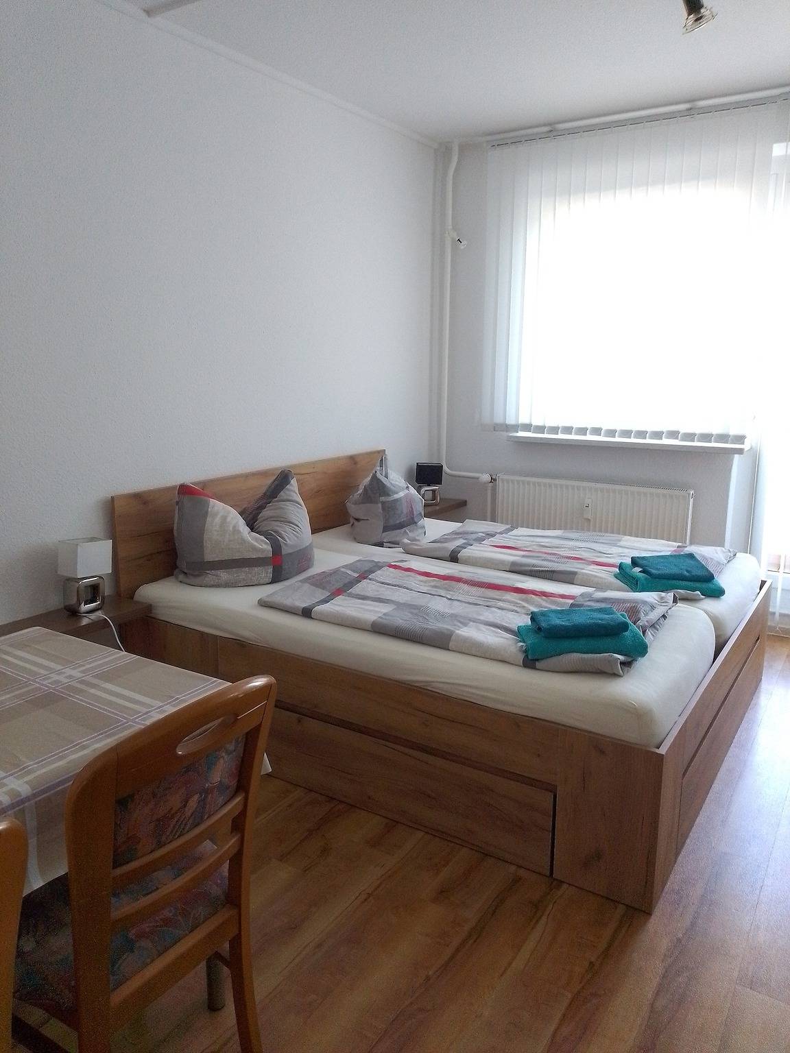 Ganzes Studio, Studio-Apartment 'Panoramablick' mit Balkon in Auerbach, Chemnitz und Umgebung