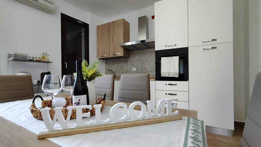 Casa vacanza per 6 persone, con giardino e terrazza nonché panorama in Torretta