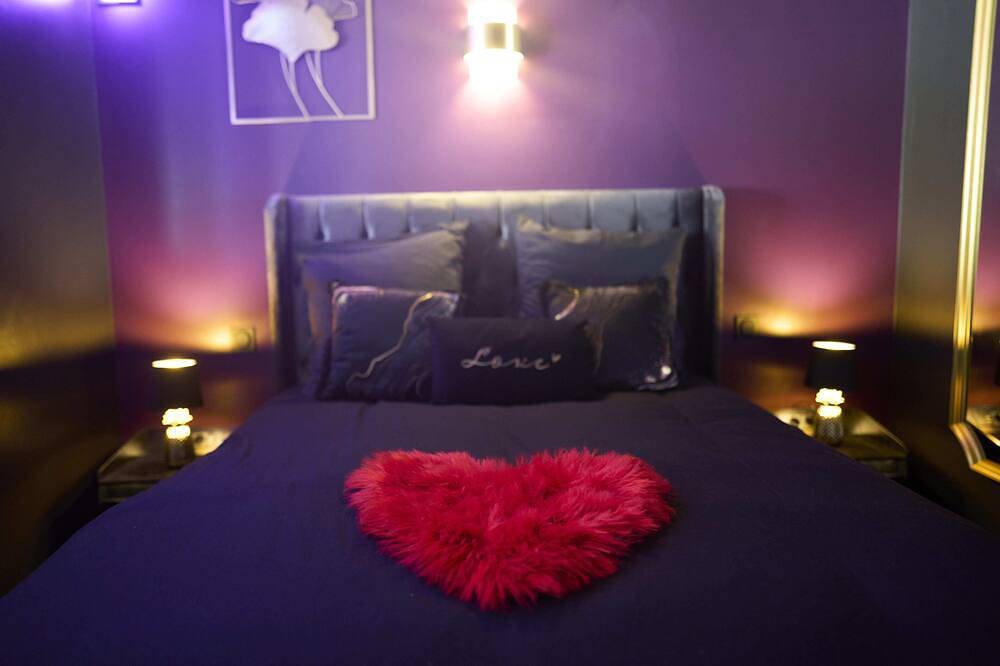 La Romance Room - Jacuzzi | Cinema | Sauna in Valle del Oise