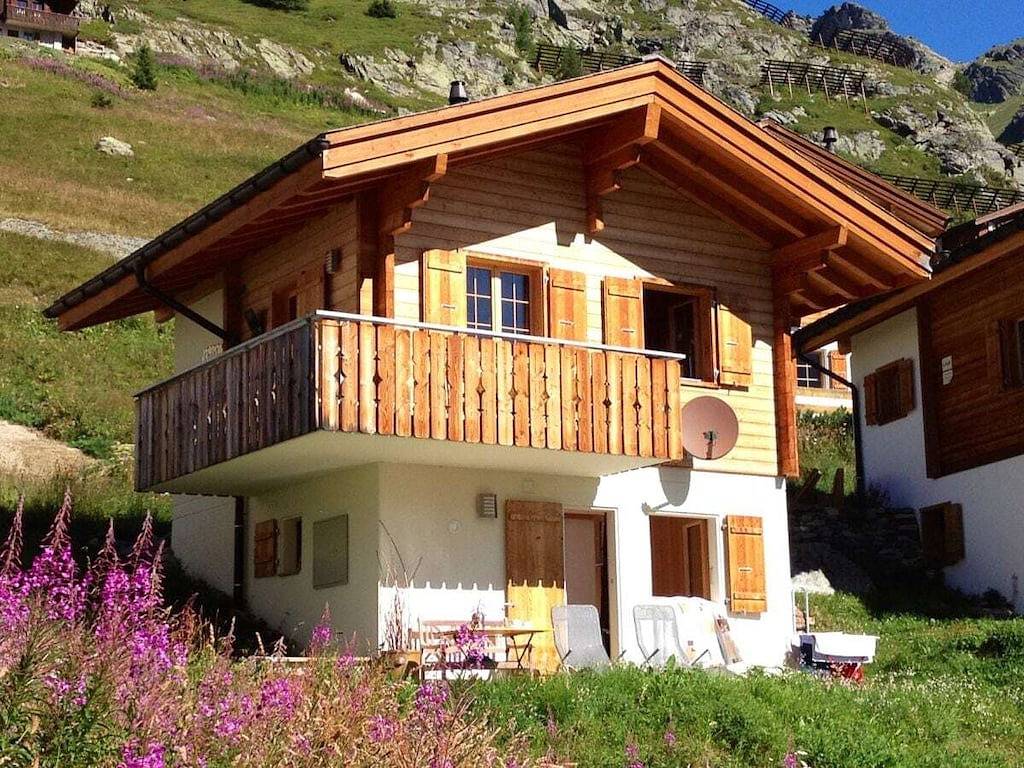 Hütte in Wiler mit Schwimmbecken in Lauchernalp (Wiler), Wiler
