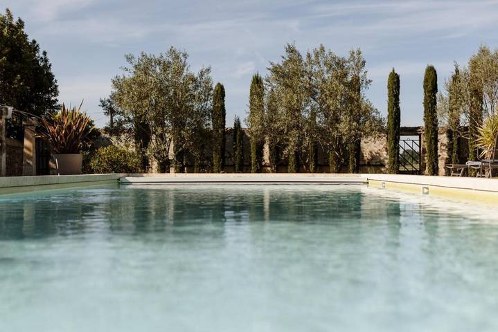 Maison d’hôte pour 5 personnes, avec vue ainsi que jardin et piscine à Pont-Saint-Esprit