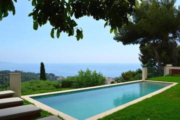 Villa pour 8 personnes, avec piscine ainsi que vue et balcon à Roquebrune-Cap-Martin