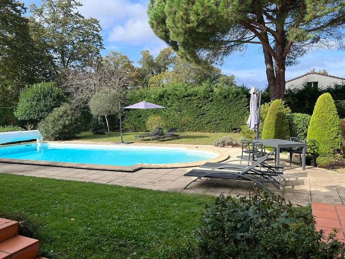 Cottage pour 4 personnes, avec jardin ainsi que piscine et jacuzzi à Gratentour