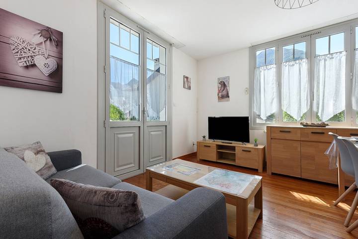 Apartamento entero, Apartamento « Gîte de l'isard »: vistas a la montaña, jardín privado y Wi-Fi in Pierrefitte-Nestalas, Parque nacional de los Pirineos