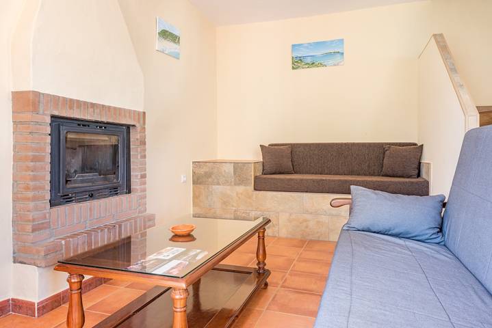 Air-Conditioned Home Close to the Beach with Pool, Terrace, Garden & Wi-Fi; Parking Available in Playa del Faro de Trafalgar, Barbate