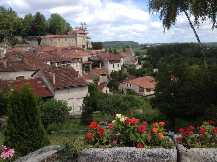 Location de vacances pour 4 personnes, avec vue ainsi que jardin et piscine à Saint-Privat-des-Prés - 4