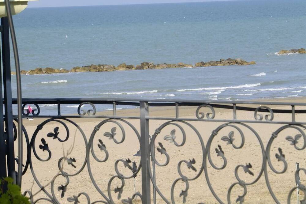 Appartamento intero, Appartamento Bilocale Mansardato con  terrazza vista mare 360° in Provincia di Teramo