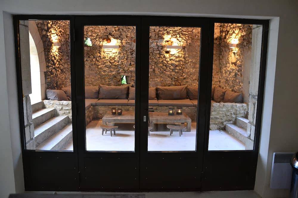 Authentic Stone Farmhouse with Heated Pool near Grignan in Drôme Provençale in Chamaret, Nyons und Umgebung