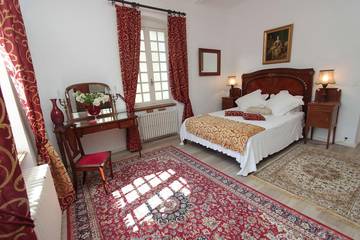 Gîte pour 25 Personnes dans Vals-les-Bains, Parc naturel régional des Monts d'Ardèche, Photo 3