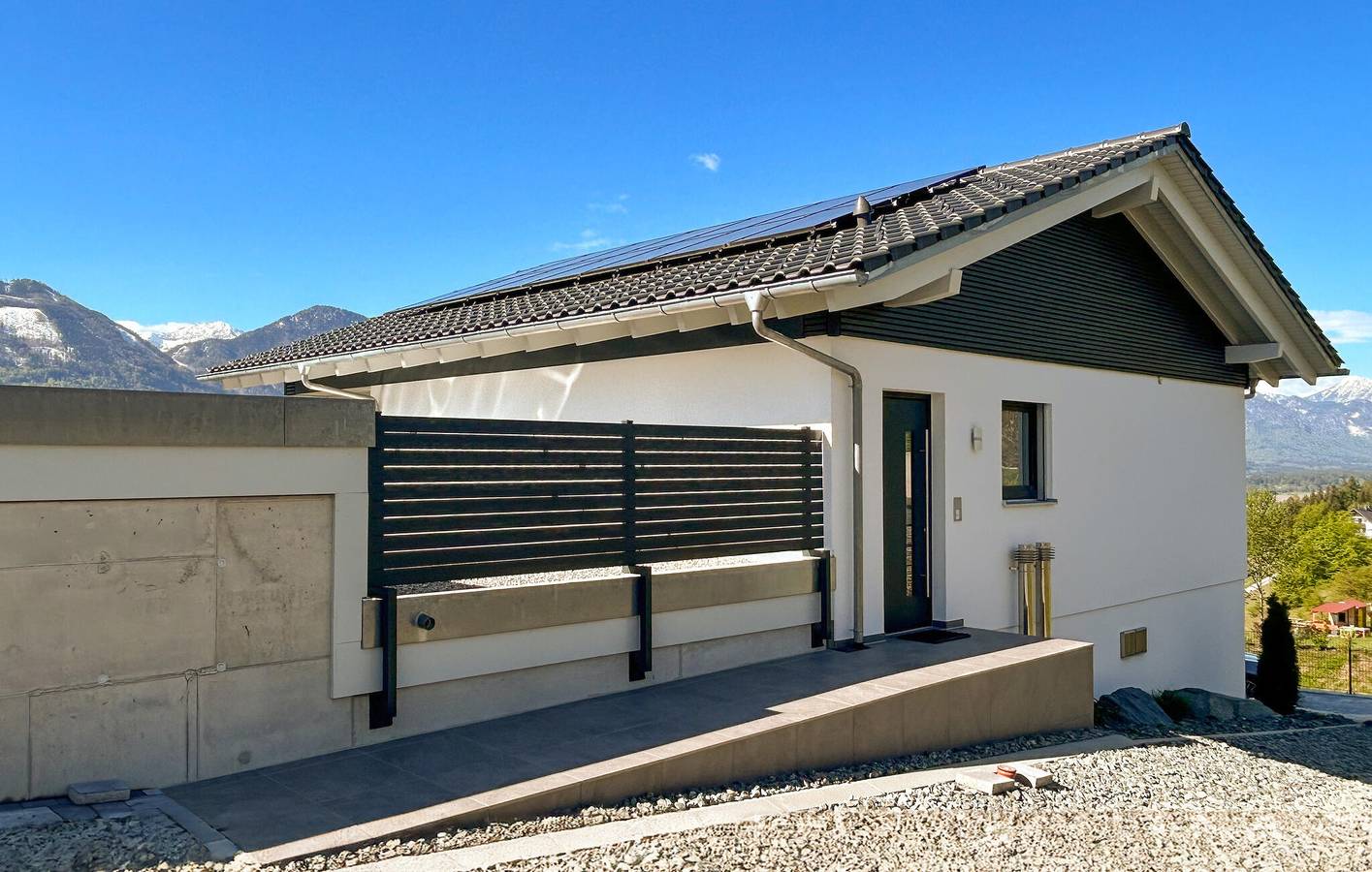 Ferienwohnung mit Panoramablick, Garten, WLAN und Parkplatz in der Nähe der Drau in Klagenfurt-Land