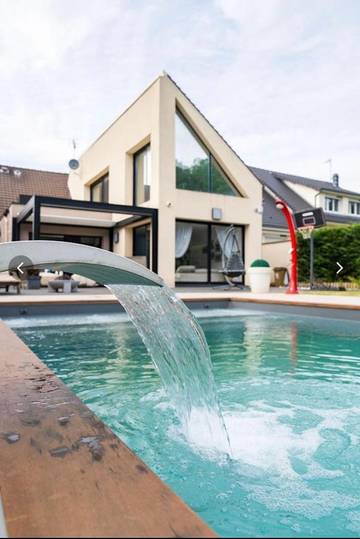 Villa pour 8 personnes, avec piscine ainsi que jardin et vue dans Essonne