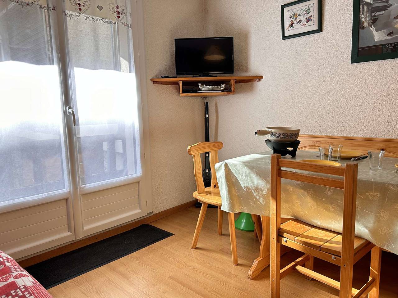 Appartement entier, Studio à Risoul 1850, 4 couchages, proche pistes in Station de Risoul, Risoul