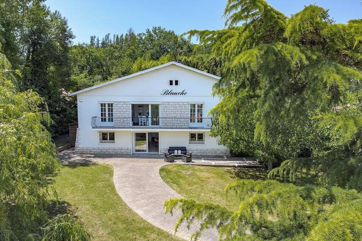 Location de vacances pour 14 personnes, avec balcon et jardin, animaux acceptés à Pujols