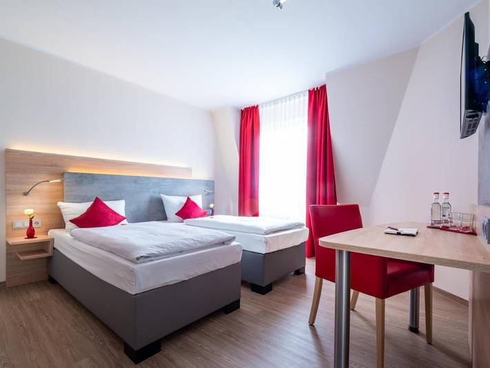 Hotel für 6 Personen, mit Terrasse und Garten sowie Pool und Sauna in Leverkusen - 2