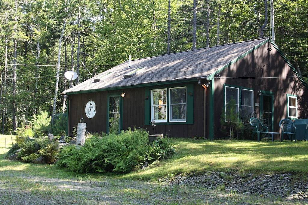 Ruhiges, haustierfreundliches Cottage in der Nähe von Moosehead Lake! in Moosehead Lake
