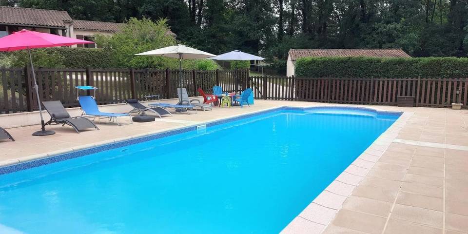 Location de vacances pour 4 personnes, avec piscine ainsi que vue et jardin, animaux acceptés à Savignac-les-Églises - 3
