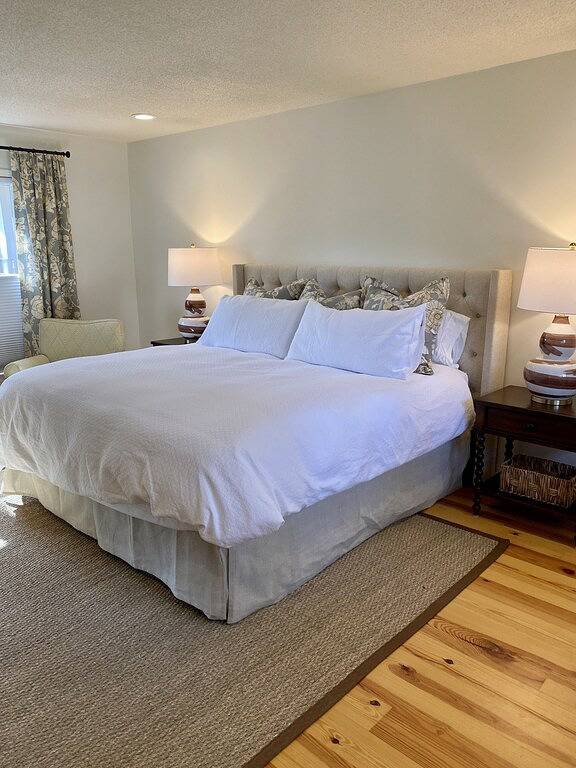 •Newly redecorated cozy cabin close to town• in Highlands (NC), Macon County