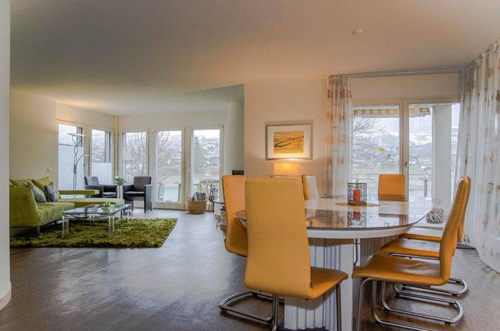 Ferienhaus für 8 Personen, mit Balkon und Terrasse sowie Garten und Seeblick