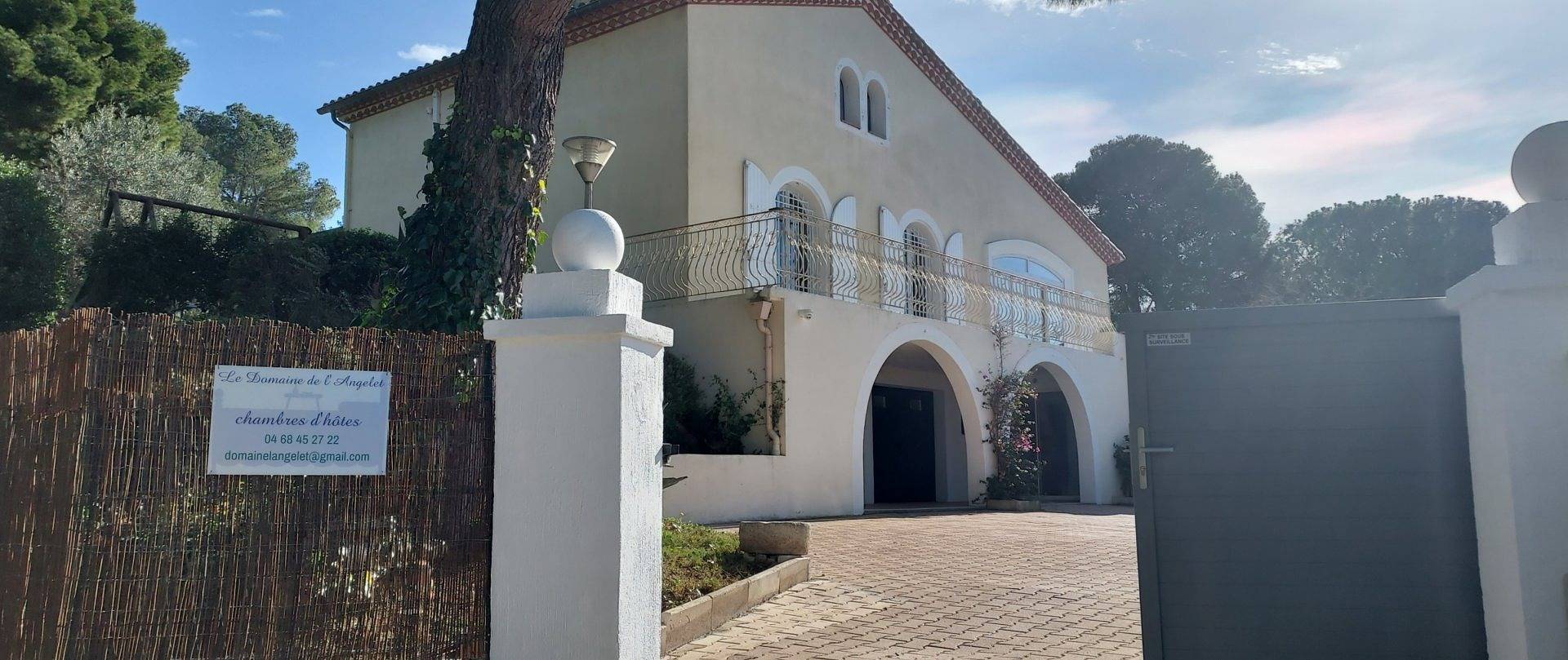 Domaine de l'Angelet - Chambre Pyrénées in Armissan, Région de Narbonne