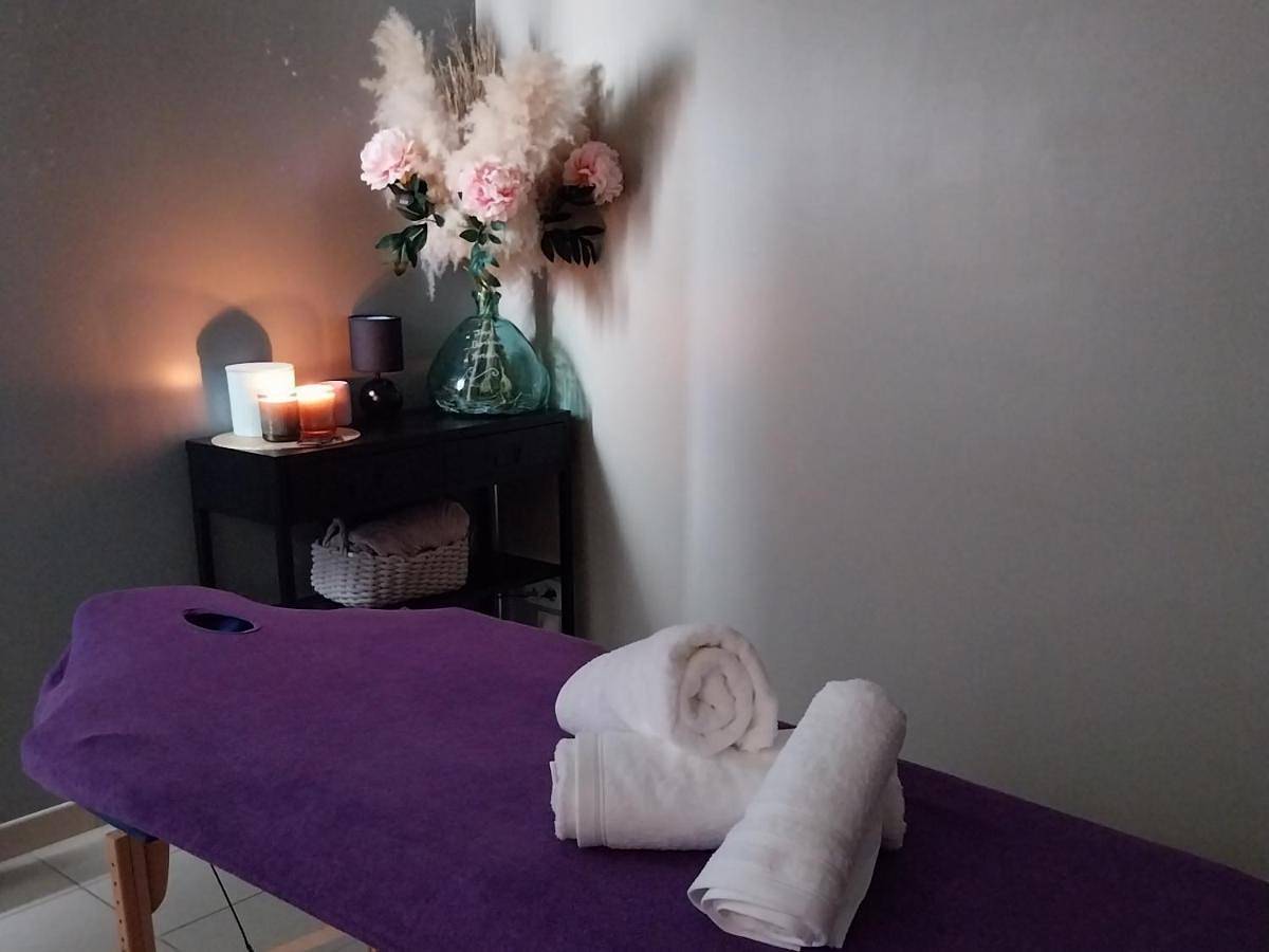 Double Room in Gémozac, Région de Saintes