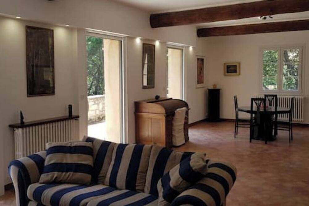 Grande Bastide Private swimming pool and tennis court in Rognes, Region de Aix-en-Provence