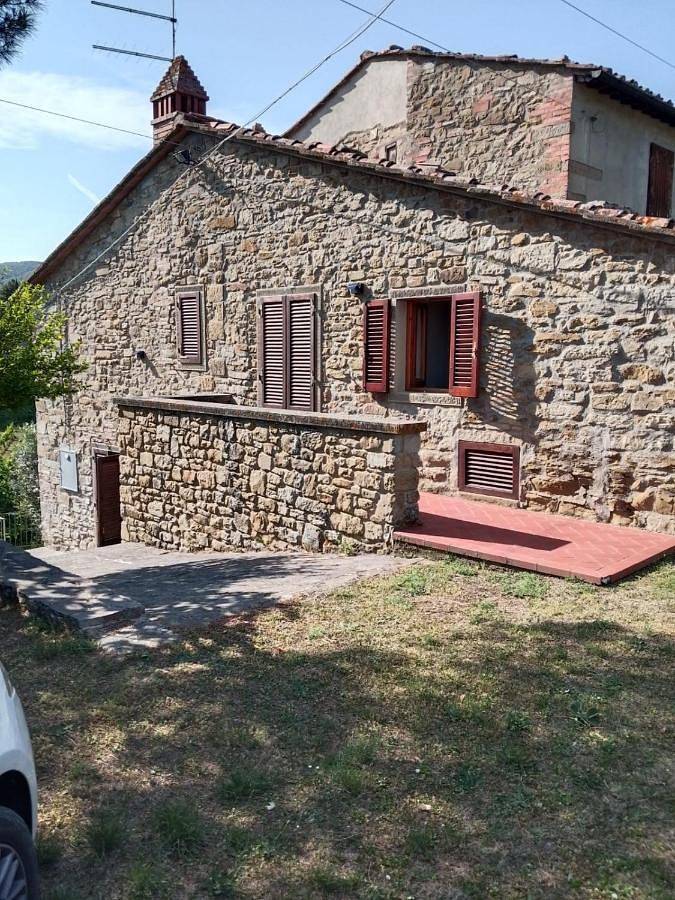 Agriturismo per 6 persone, con Balcone e Terrazza nonché Giardino e Panorama a Loro Ciuffenna