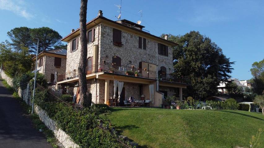 Appartamento per 4 persone, con Terrazza e Giardino nonché Panorama a Fonte Nuova