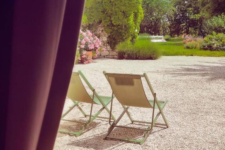 Gîte pour 2 personnes, avec piscine ainsi que jardin et vue à Livers-Cazelles - 4