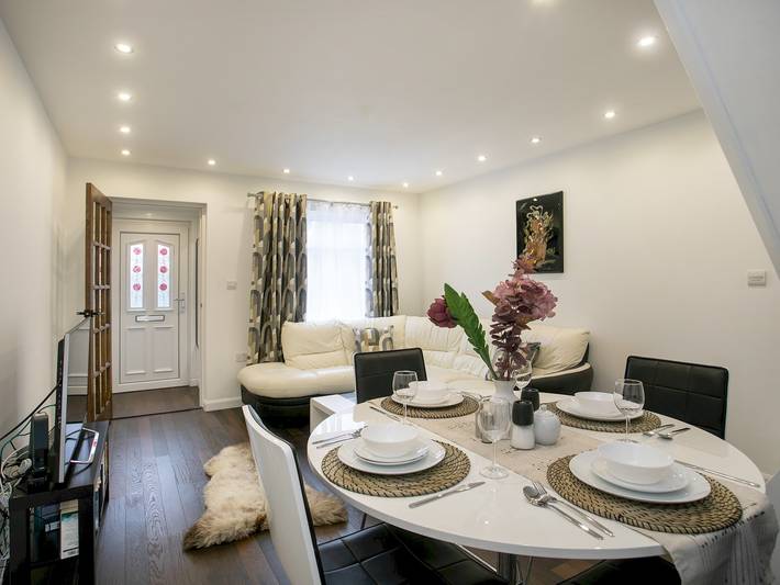 Charming Home - Free Parking - Private Garden - Pass the Keys in Nottingham, Östliches Mittelengland