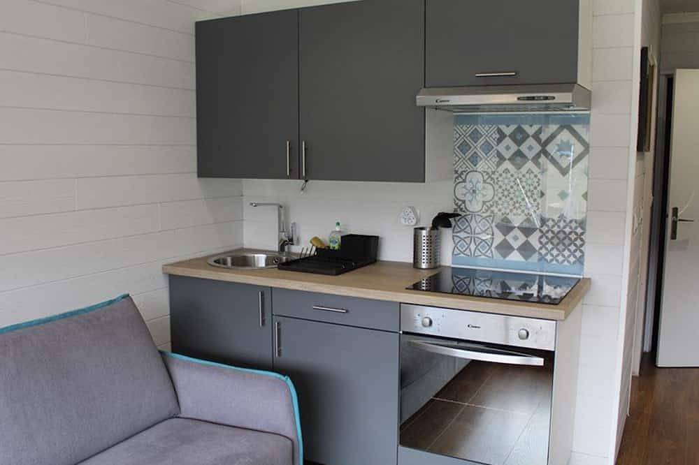 Entire apartment, Ski-in/Ski-out Studio with Balcony and Wifi in Laveissière in Le Lioran, Laveissière