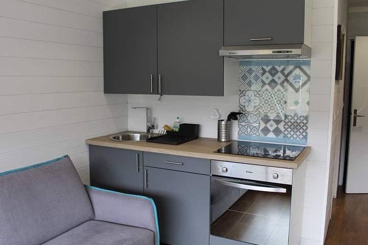 Appartement entier, Studio Rénové avec Balcon Sud, Pistes & Commerces à Proximité in Le Lioran, Laveissière