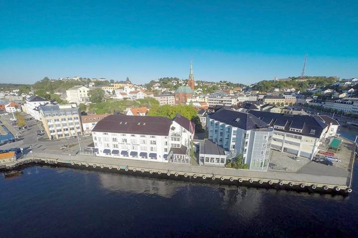Hotel for 2 personer, med innsjøutsikt og terrasse i Arendal 