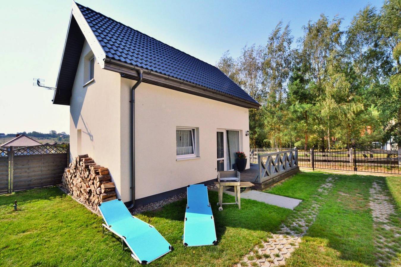 Große Ferienhäuser mit Kamin und Garten in Rusinowo, Powiat Sławieński