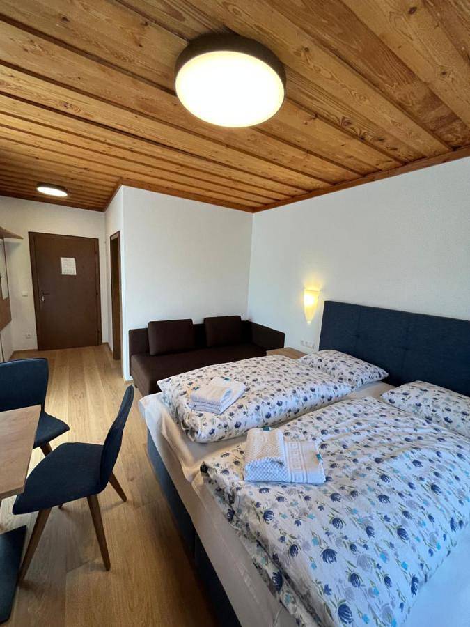 Classic Triple Room in Salzkammergut-Berge, Hallein