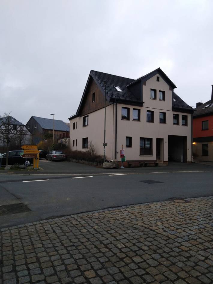 Ganze Wohnung, Ferienwohnung am Marktplatz - Gemütliche Ferienwohnung (65qm) mit Holzofen in Sparneck, Landkreis Hof