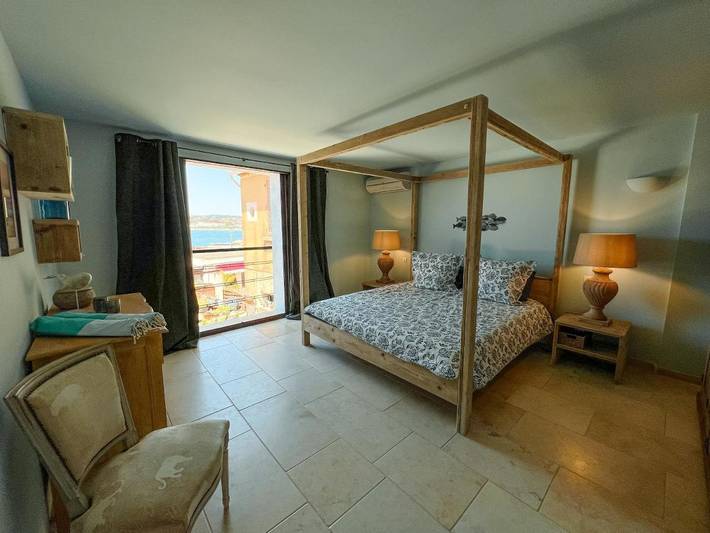 Location de vacances pour 10 personnes, avec vue sur le lac ainsi que jardin et vue, animaux acceptés dans Plage des Sablettes - 3