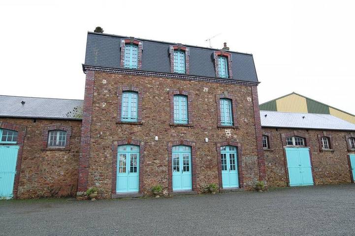 Gîte pour 11 personnes, avec Terrasse et Jardin à Périers